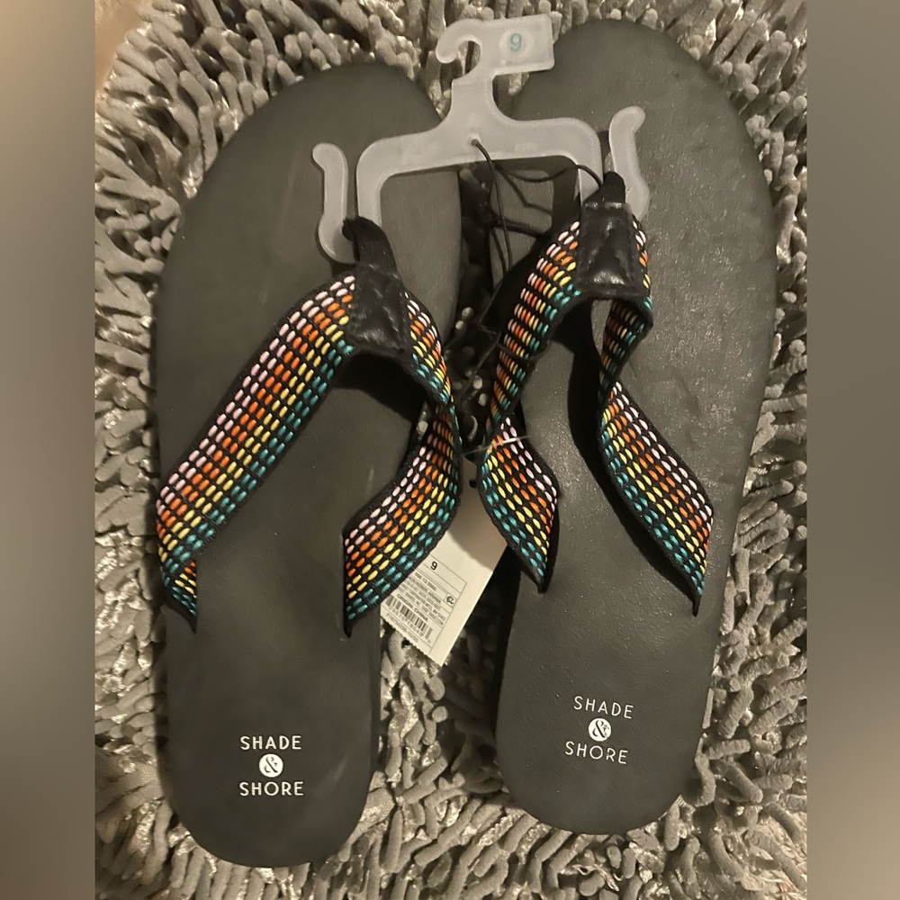 Shade & Shore Flip Flops Size 9